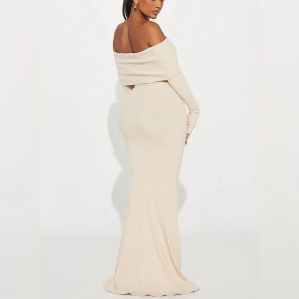 Nayeli Snatched Maxi Dress - Picture 2 of 2